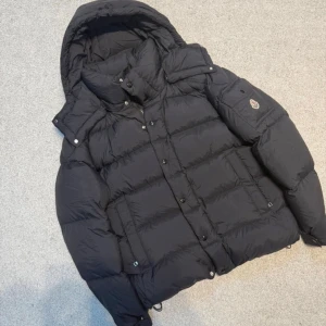  Moncler pufferjacka  - Helt ny, passar även m