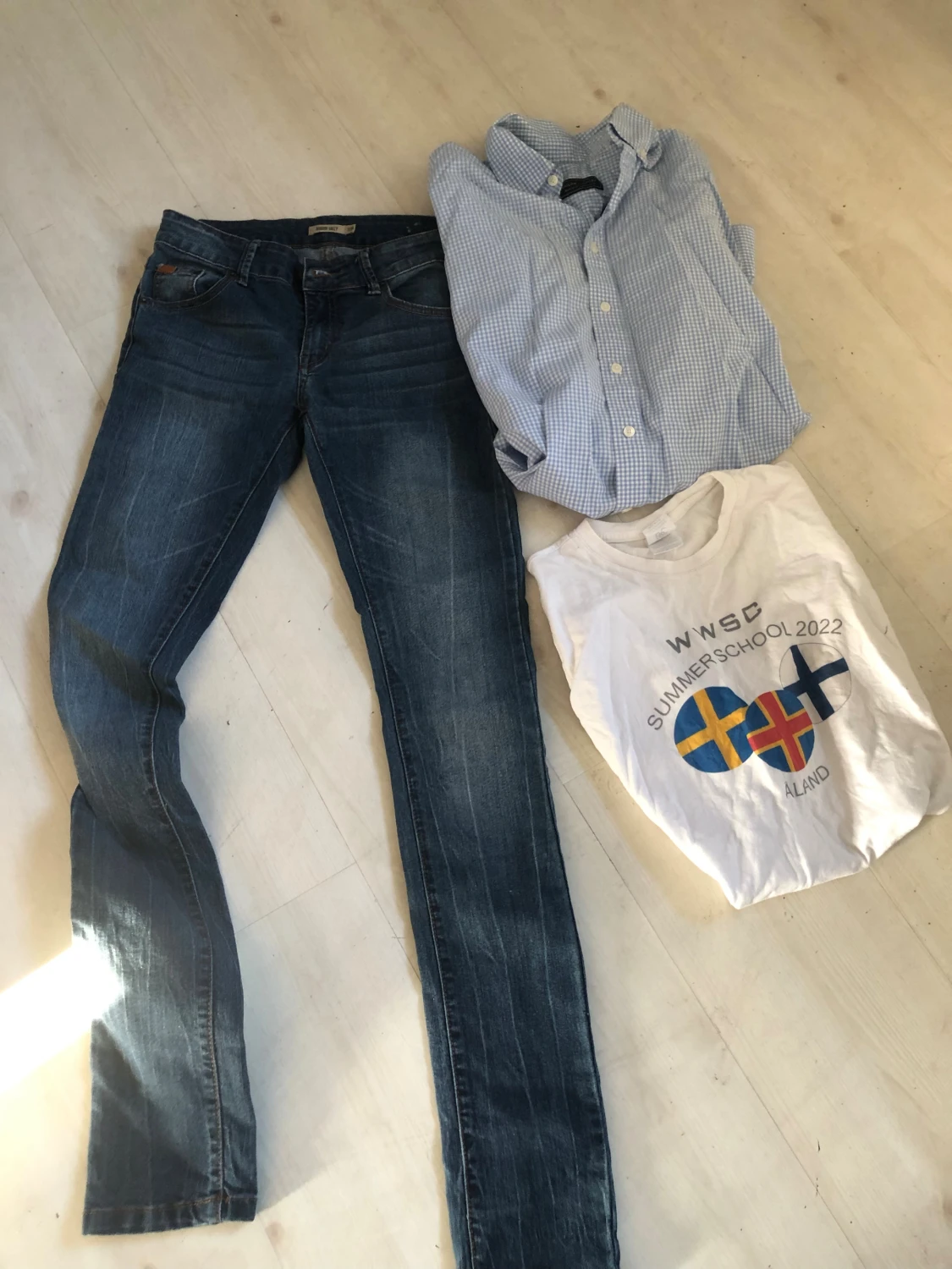 Mörkblå jeansbyxor med straight Taylor Skjorta helt ny fit