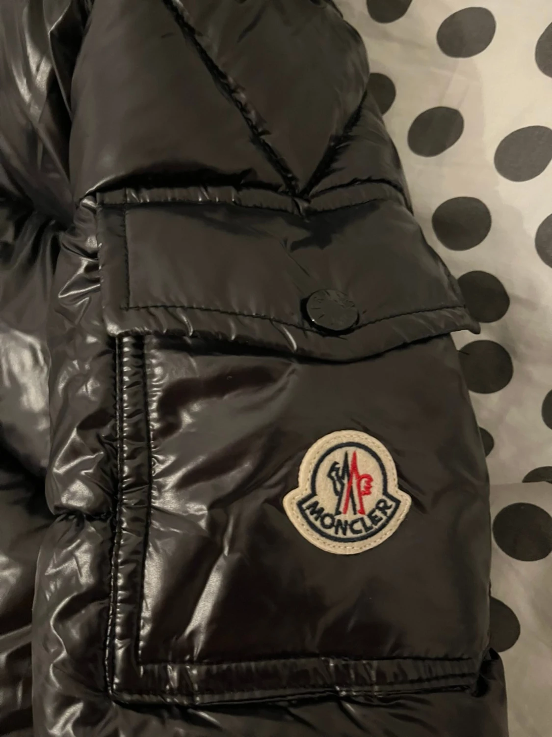 Svart Moncler pufferjacka med huva - 4