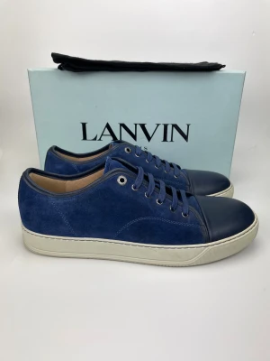 Lanvin skor  - December REA! Hej, säljer nu dessa svin snygga lanvin skor. Skorna är i nytt skick! Begränsat antal boxar och dustbag. Hör av dig vid frågor. 