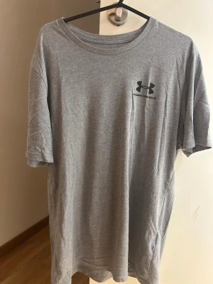 Under armour T-shirt - Storlek S,fin Under armour T-shirt använd fåtal gånger