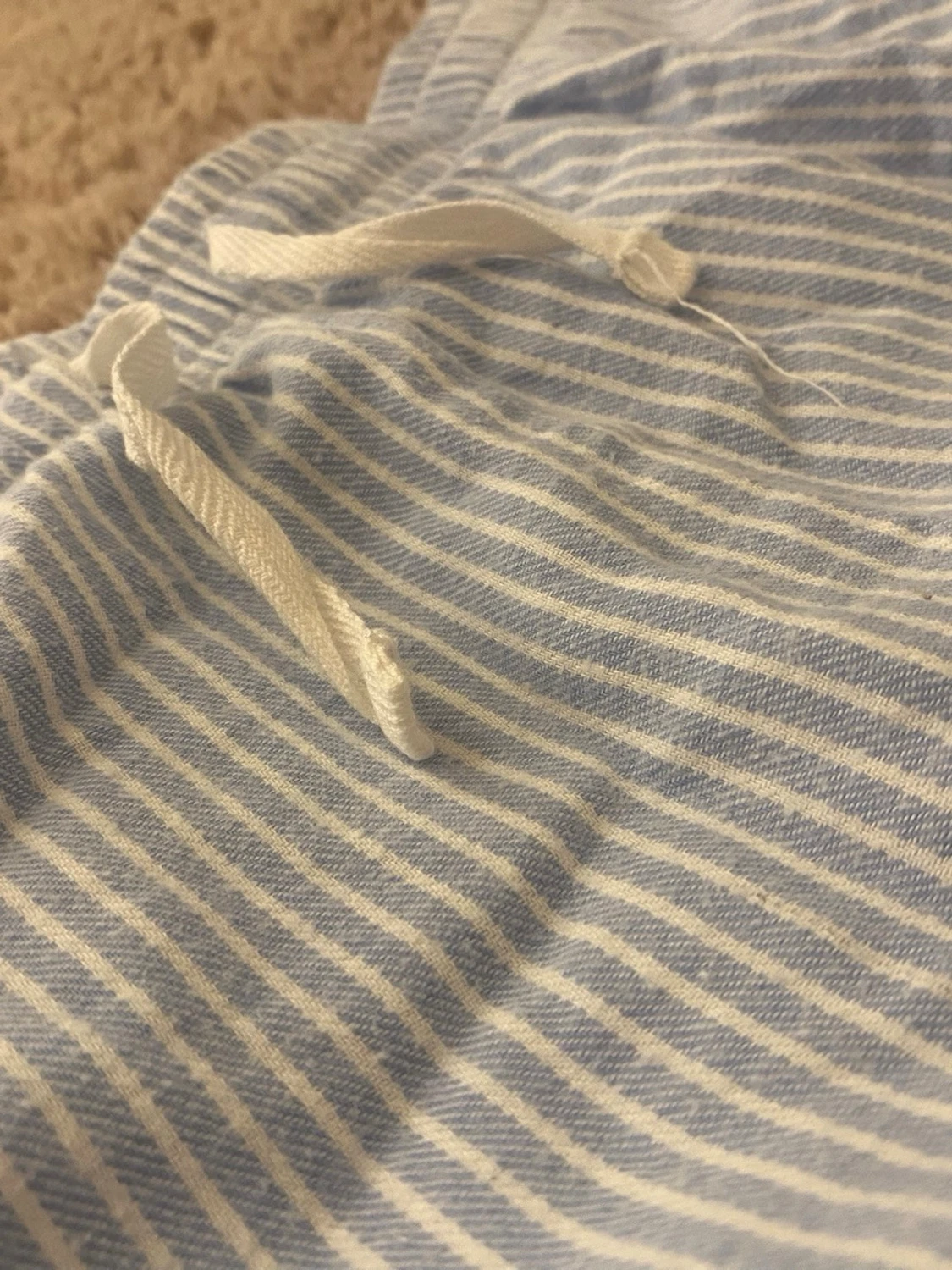 Randiga blåvita linnebyxor med snörning - 1