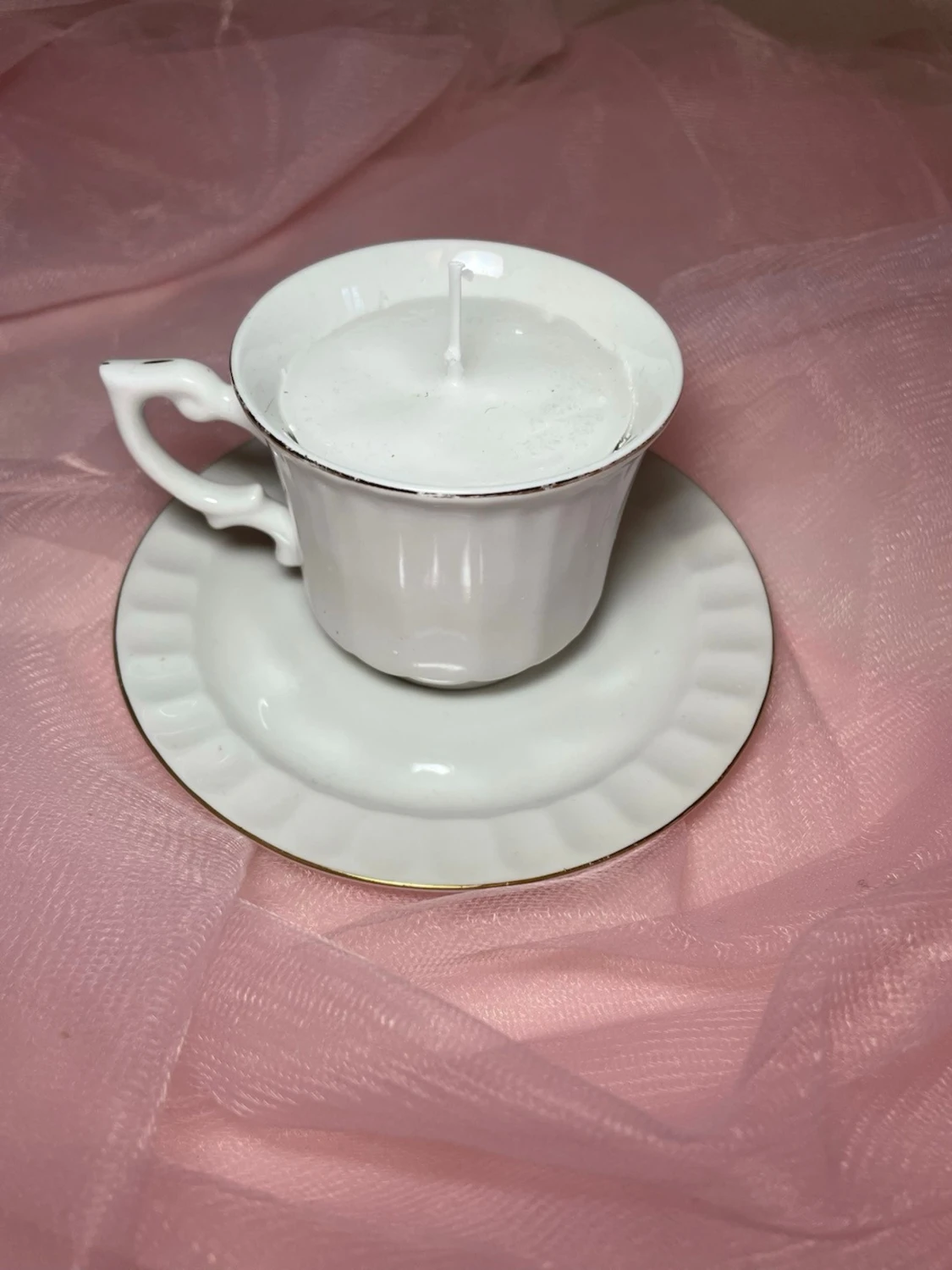 Doftljus i en tekopp i en vit färg nr 2