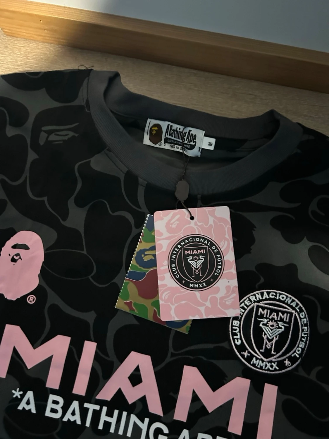 Svart camo BAPE x Inter Miami t-shirt - 1