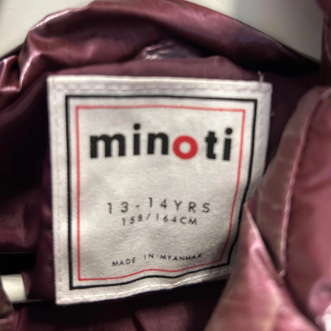 Vinröd vinterjacka från Minoti - 2