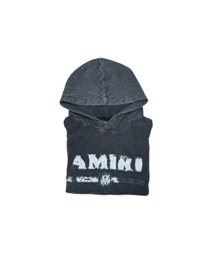 🅰️miri hoodie  - Säljer en underbar hoodie i färgen grå, passar perfekt till lite mörkare dagar eller bara till en svart outfit 