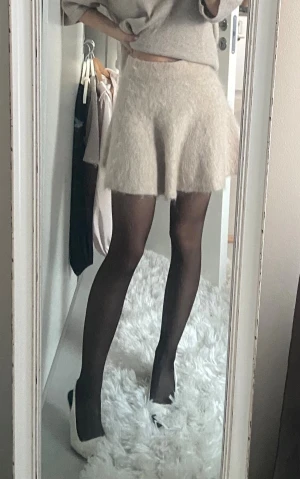 Beige trendig Ull/Mohair kjol XS - Superskön och snygg kjol!