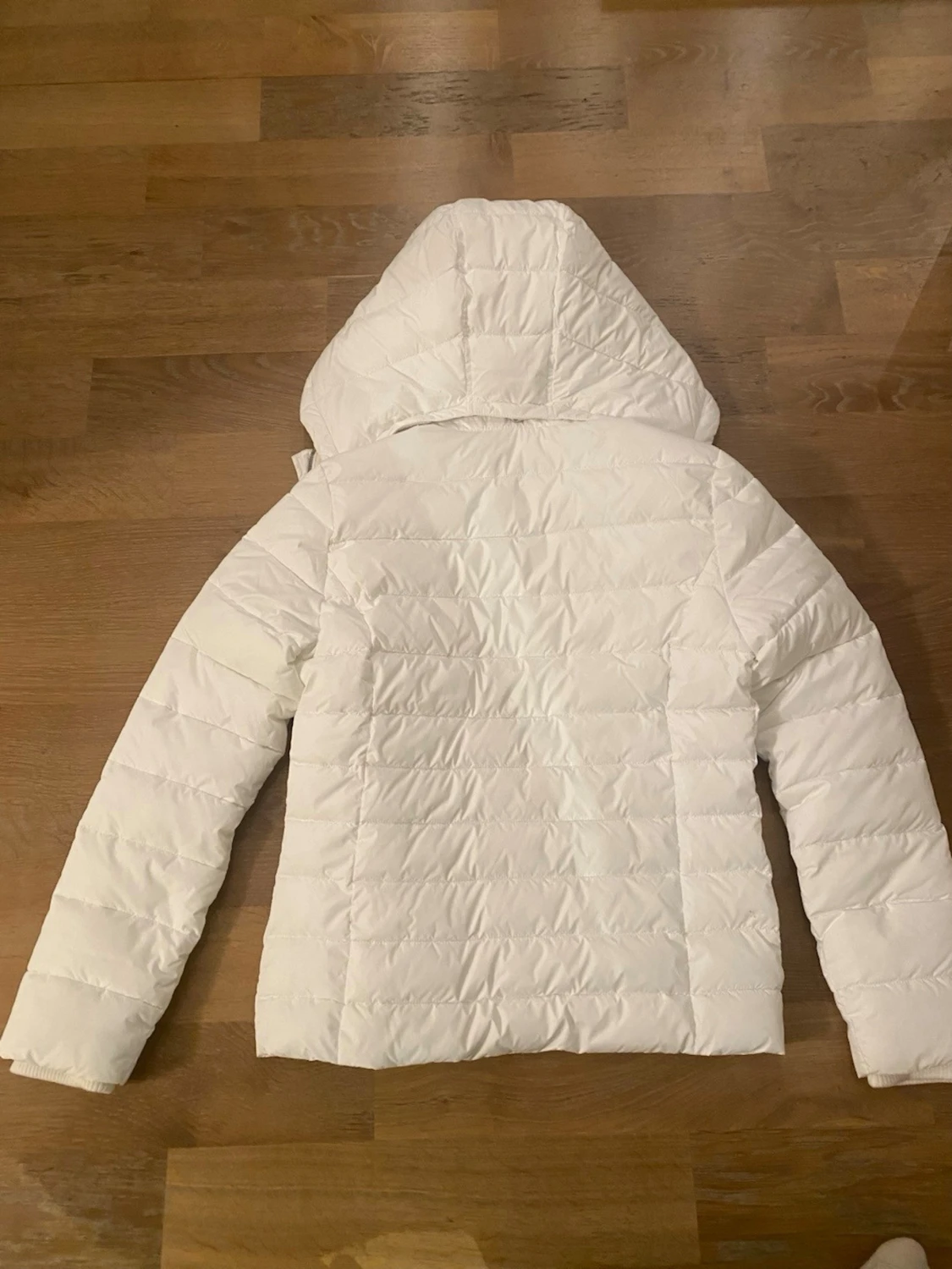 Vit pufferjacka från Tommy Jeans - 2