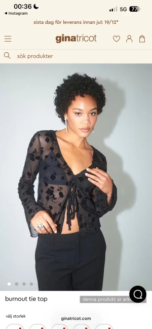 Meshtopp Gina tricot - Svart meshtopp med fint blommigt mönster på från ginatricot. Använd 1 gång. 