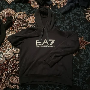EA7 hoodie svart - Använder ej