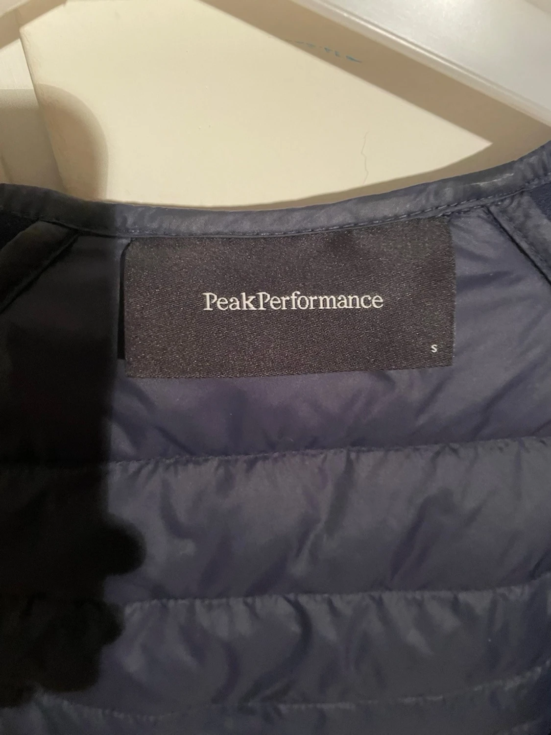 Mörkblå quiltad jacka Peak Performance - 3