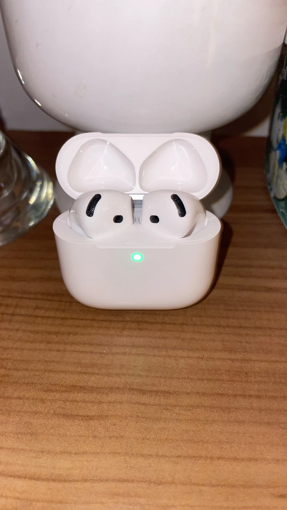 AirPods 4
