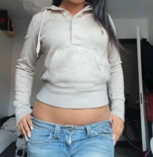 2000s kort hoodie - Bra skick, jätteskön att ha på sig. Storlek S