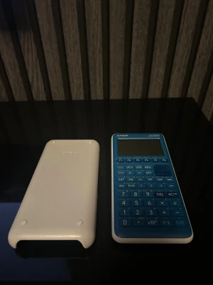 Casio grafräknare/miniräknare - Grafräknare från märket casio köpt för 600kr