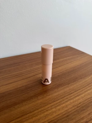 Face Stick Dew It Yourself från CAIA - Är helt ny och oanvänd. Nypris är 245 kr.