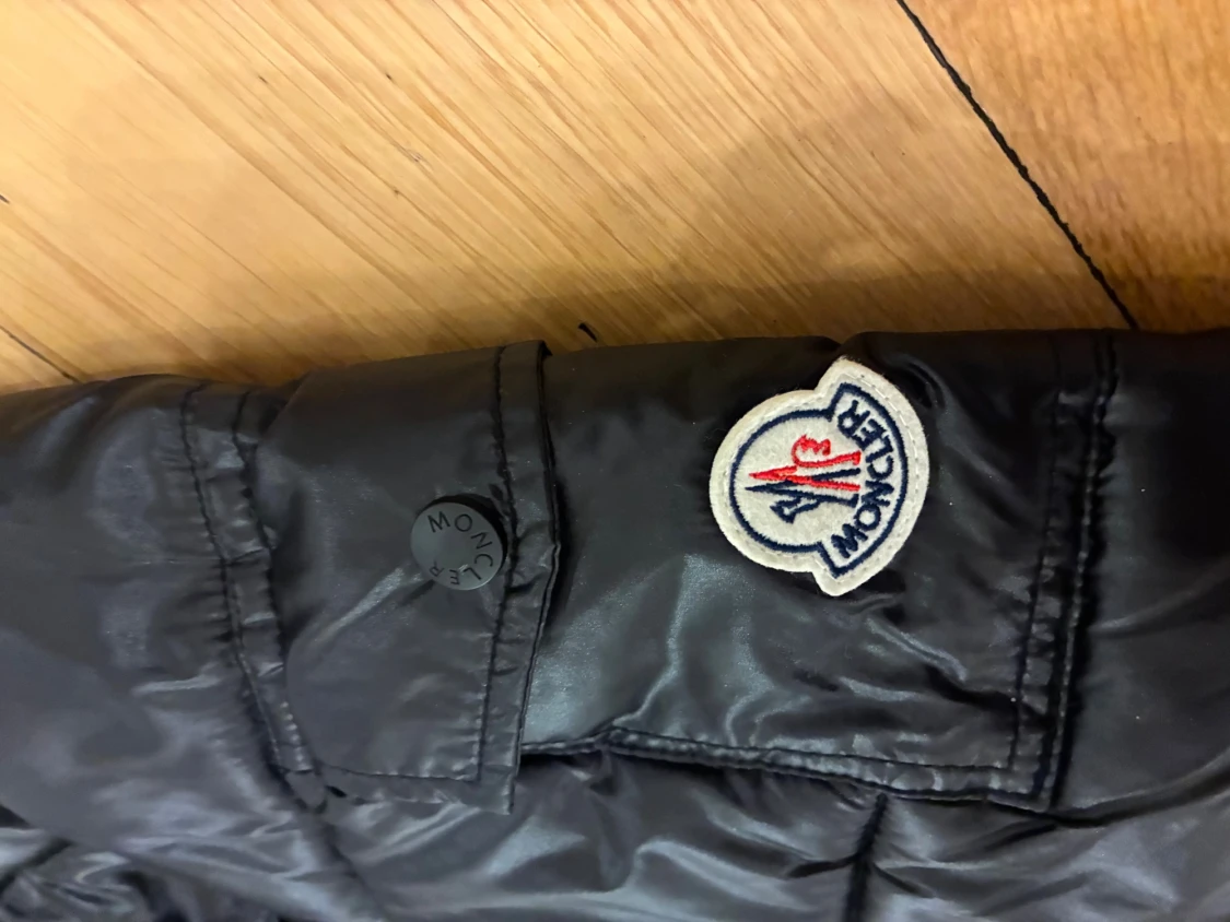 Svart dunjacka från Moncler - 4