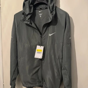 Nike running jacka  - En helt ny tränings jacka från Nike i storlek S men passar även M.