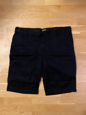 Svarta oversized shorts - Bra skick, nästan aldrig använda.