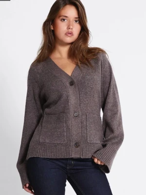 Lager 157 koftan - Helt slutsåld, köpte fel storlek så säljer den, är knappt använd, men när jag fick den hade den som ett litet hål i högra fickan på insdidan men den syns inte alls!