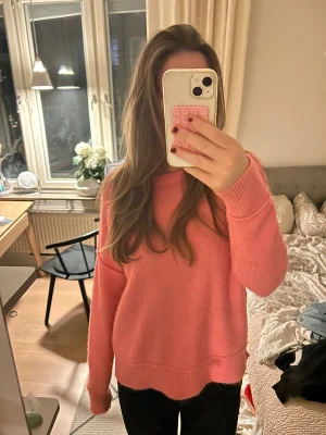 Rosa malene birger tröja - Stickad tröja från malene birger som är så otroligt snygg och perfekt rosa färg!! 🥹🥹💞