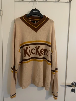 Kickers Classic jumper - Stickat men mjukt material, använd fåtal gånger som nyskick. Storlek medium men är lite oversize som modell.