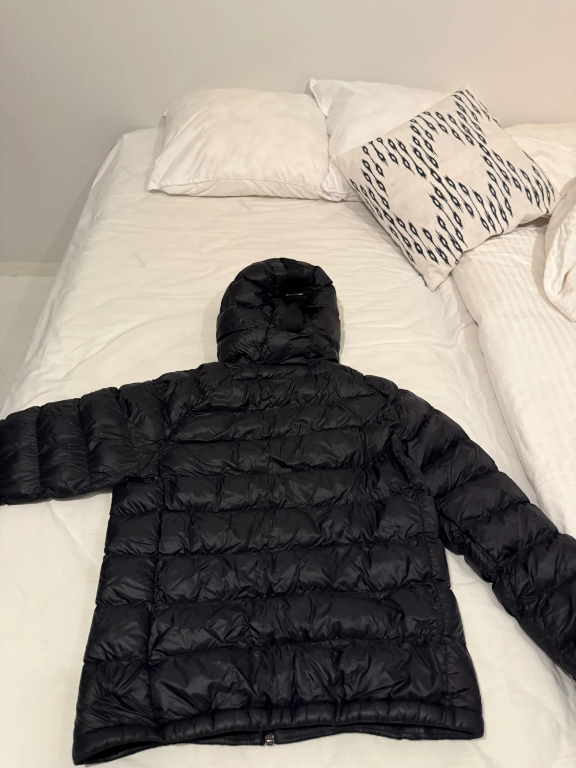 Svart dunjacka från Peak Performance - 1