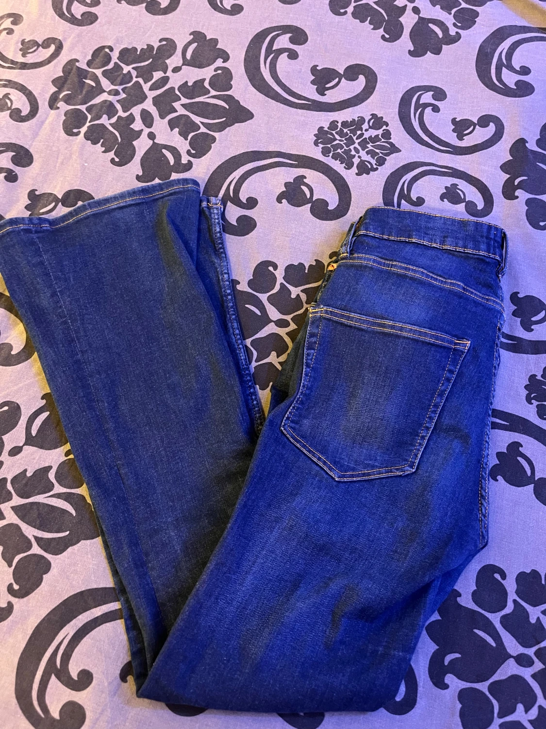 Blå Snake Flare jeans från 157 - 1