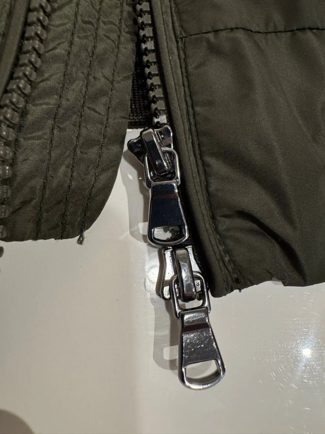 Olivgrön bomberjacka från J.Lindeberg - 2