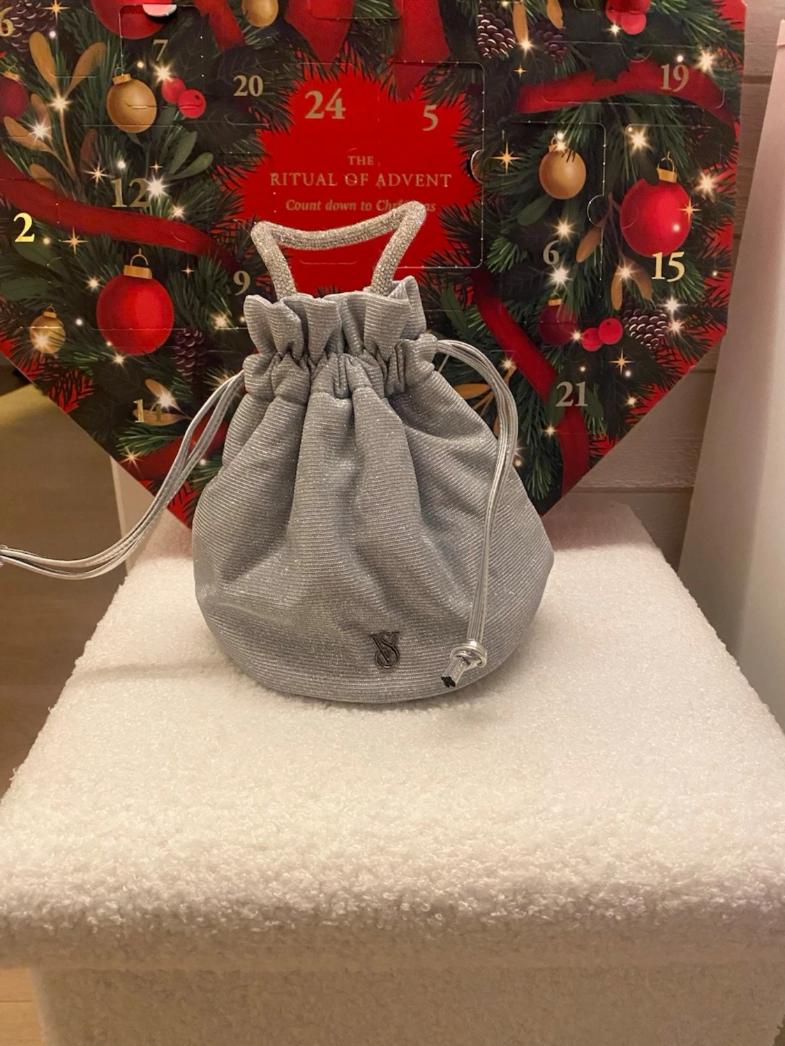 Silver handväska från Victoria's Secret - 1