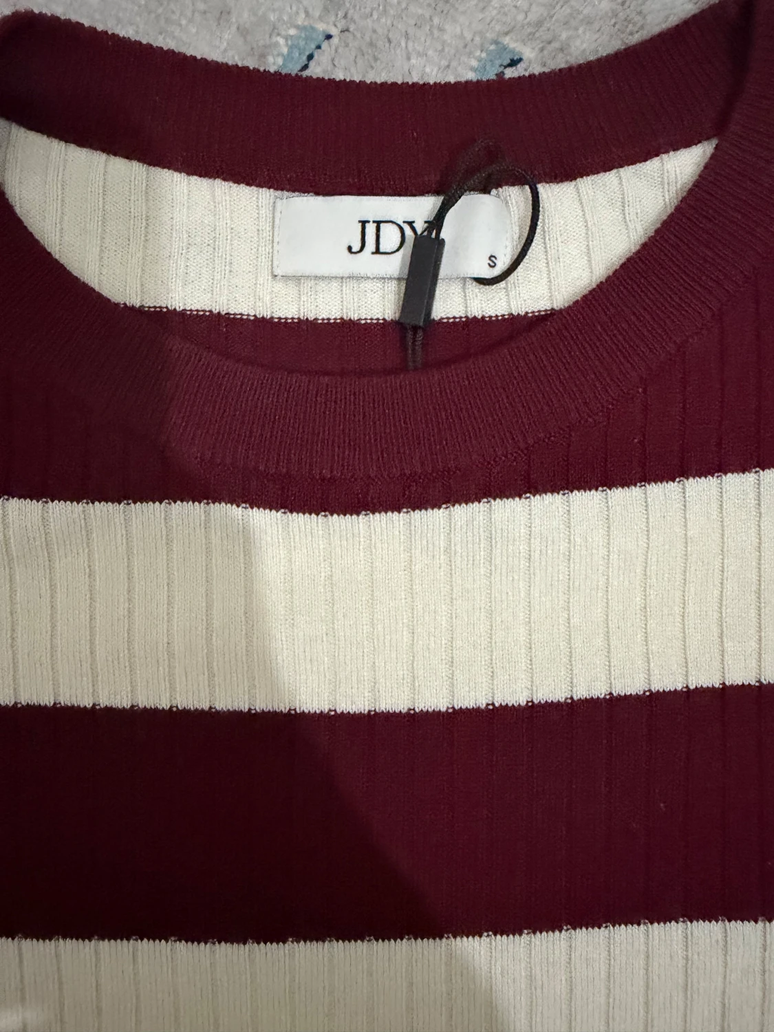 Randig vinröd och vit tröja JDY - 1