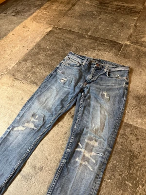Överfeta Nudie Jeans - Lean Dean - helt stört snygga lean deans i 32/32, slitagen kommer från flera års användning och är professionellt lagade hos nudie👏 Skriv om ni har frågor🫡