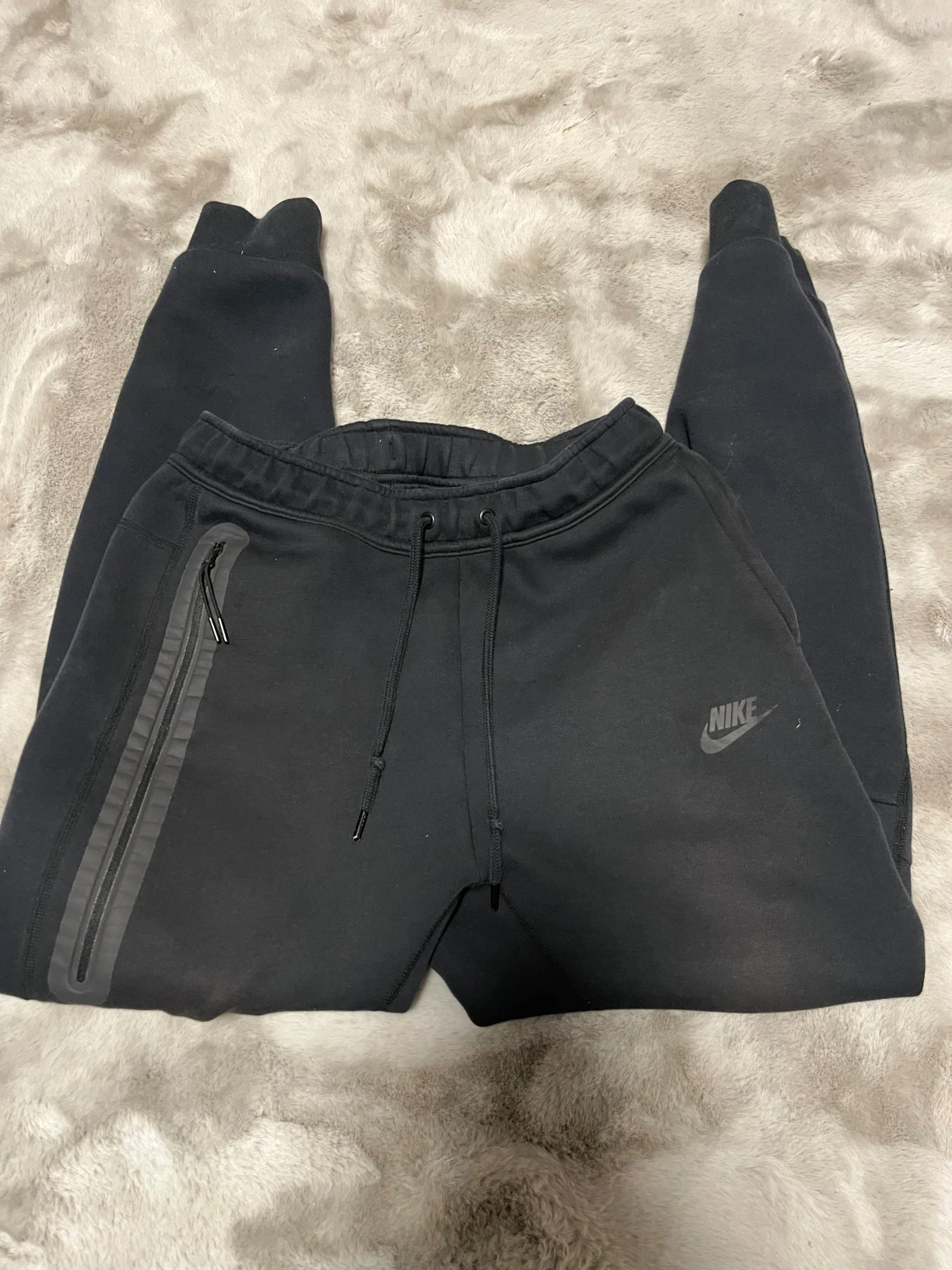 Svart nike tech tracksuit  - 4