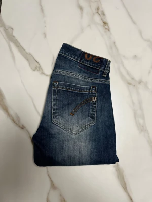Dondup George jeans - Säljer nu ett par riktigt feta Dondup George jeans. Storlek W30, längd 101 cm. Om du har några Funderingar så är det bara att fråga på! ❇️