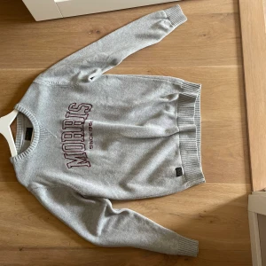 Grå tröja från Morris  - Riktigt snygg grå Morris tröja, ny skick, har du några frågor så tveka inte på att ställa dem! Strl m