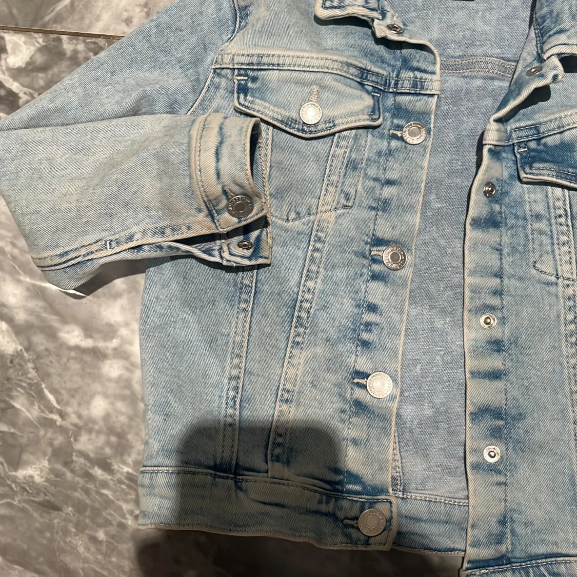 Ljusblå jeansjacka från &Denim - 2