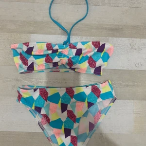 Färgglad bikini  - Snygg bikini är lite osäker på storlek men kanske xs