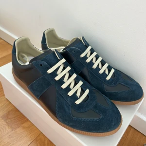 maison margiela gats - säljer dessa nästan helt oanvända maison margiela gatsen ej org1nal men i toppen kvalitet går gärna ner i pris vid snabb affär använda 3-4 gånger