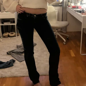 Mörkblåa låg bootcut midja jeans Ltb - Helt ny aldrig använd 26/36