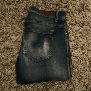 Dondup George  - Säljer mina riktigt snygga dondups då de inte kommer till användning längre. Storlek 30. Mycket bra skick.  