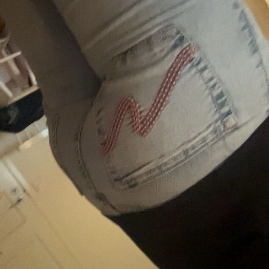 Nelly jeans med rosa fickor  - 1