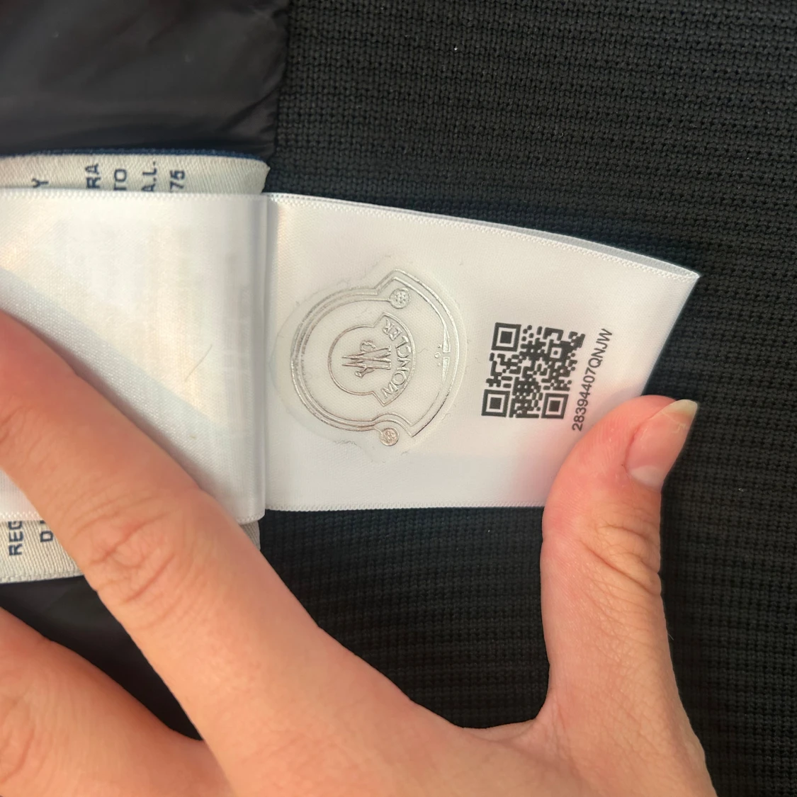 Svart dunväst från Moncler - 4