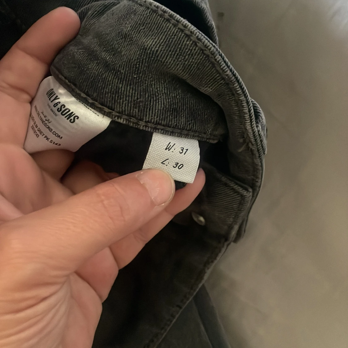 Grå slim jeans från Only & Sons - 2