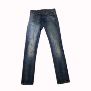 Jack n Jones jeans  - Jeans från Jack n Jones i topp skick, as najs passform ( Slim Glenn) och skön tvätt. Storlek 30/34.      Skick:8/10