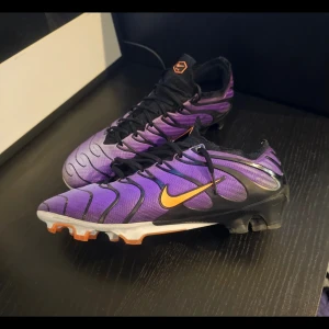 Nike mercurial  - Skick 9/10. Avklippt strumpa. Kartong finns