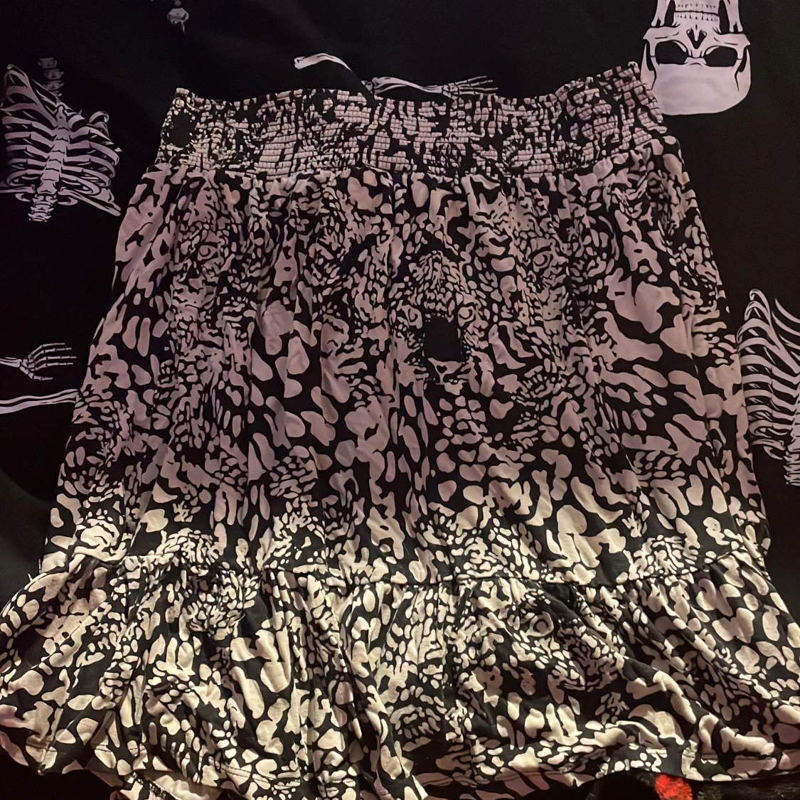 Svartvit leopardmönstrad kjol C M