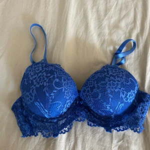 Blå spetsig bh i 75d - Blå spetsig bh från Hm 