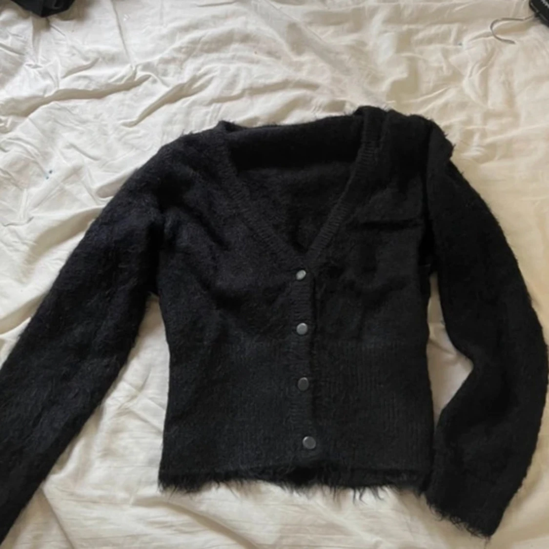 Svart fluffig kofta från Vero Moda