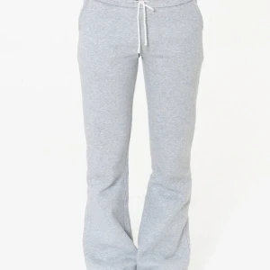 Nitted mjukisbyxor - Säljer dessa eftersom de av misstag gav mig några extra grå! De är XXS och tyvärr var de för långa för mig (jag är 156 cm, skulle passa någon som är 160-167 cm). Jag provade dem en gång!!!