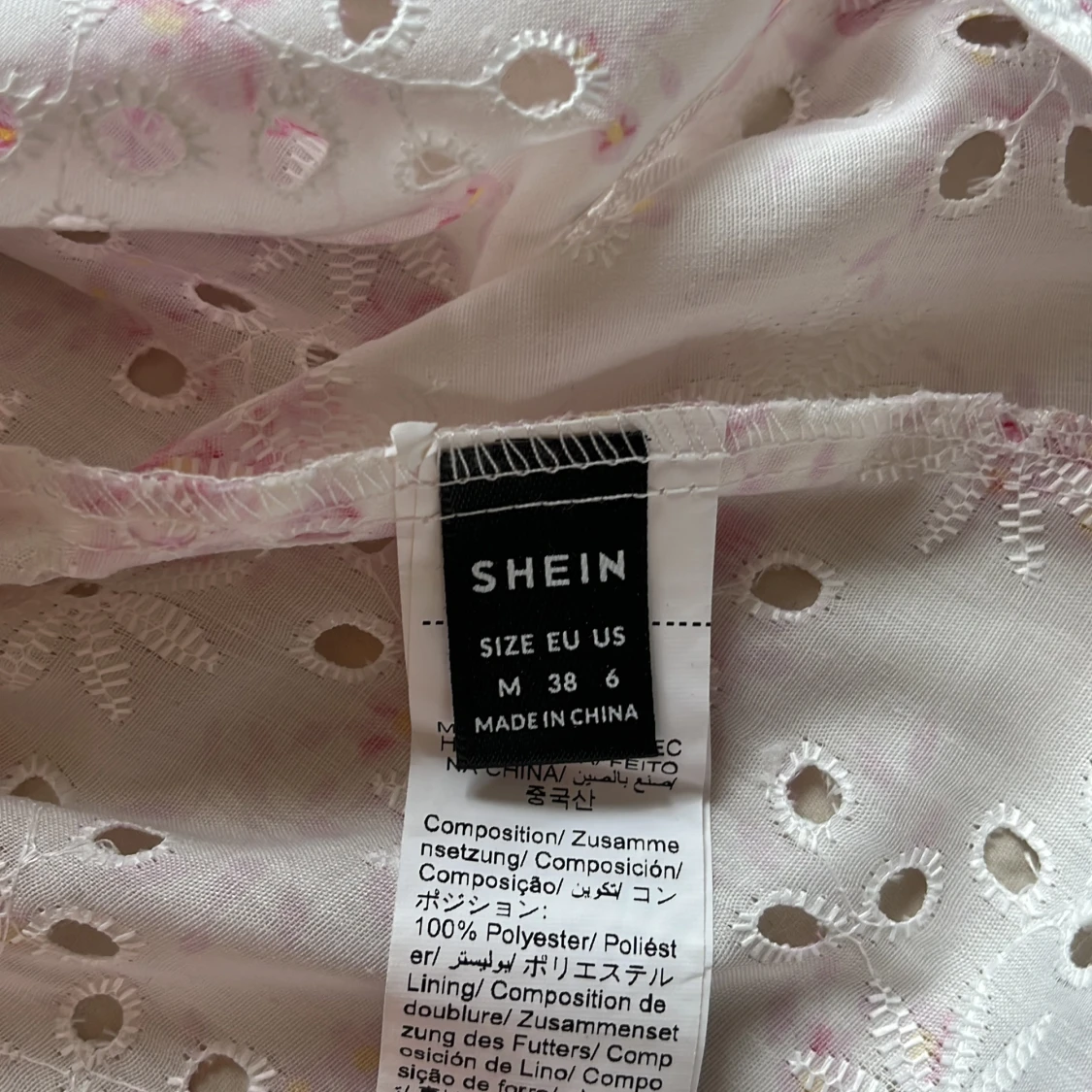 Vit blommig linnetopp - 2