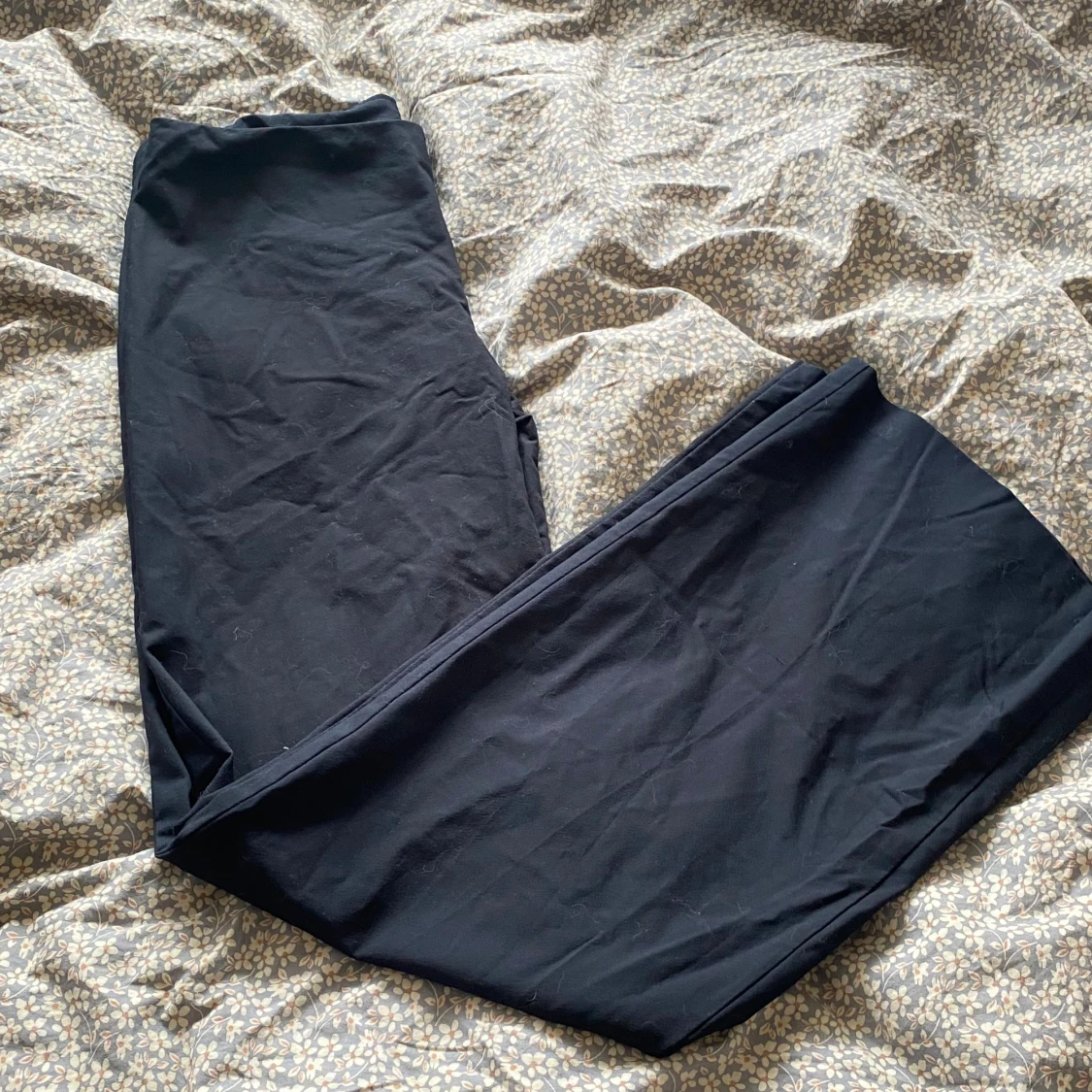 Svarta lågmidade kostymbyxor från Benetton - 2